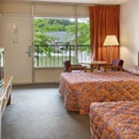 Town And Country Inn Suites Spindale 프레스트시티 외부 사진
