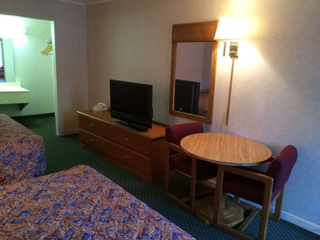 Town And Country Inn Suites Spindale 프레스트시티 객실 사진